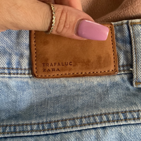 EUC Zara Trafaluc distressed denim cut-off shorts - Picture 3 of 8